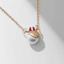 Japan's pendant and cheurtic, white-red color in gold