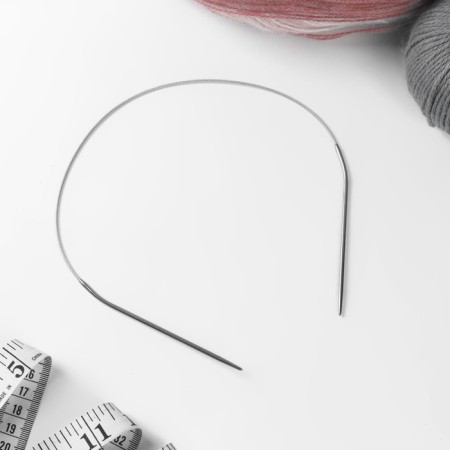 The knitting needles are circular, for knitting, with a metal cable, d = 2.5 mm, 40 cm-1