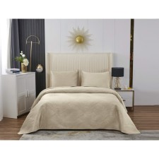 The bedspread and pillowcase 