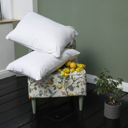 The pillow is low, size 50x70 cm, color mix