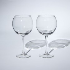 A set of glass glasses for the wine 