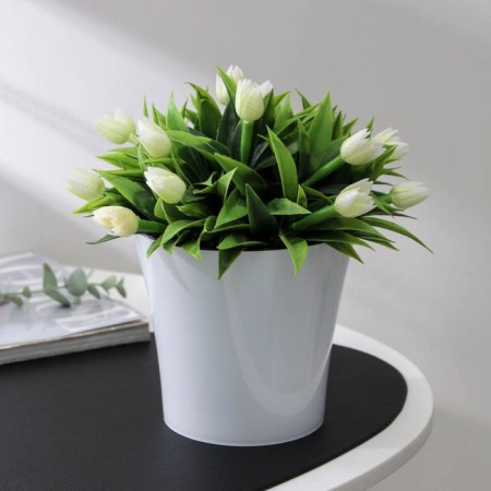 Kashpo for flowers with the insert "Art", 1.2 l, the color is white-black