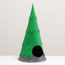 Animal house from felt 