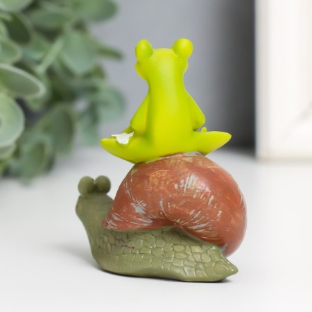 Souvenir Polystone "Frog on the Snail" 7.5x3.8x7 cm-2