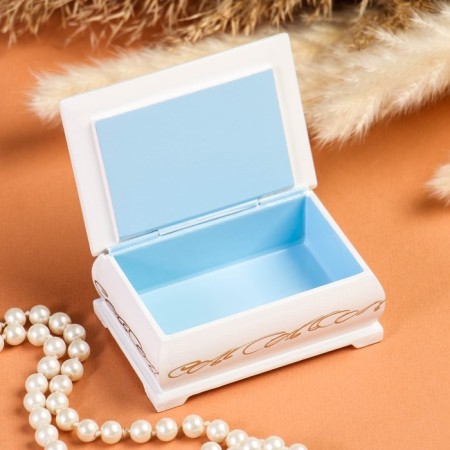 Casket "Girl with an owl", white, 6 × 9 cm, lacquer miniature-1