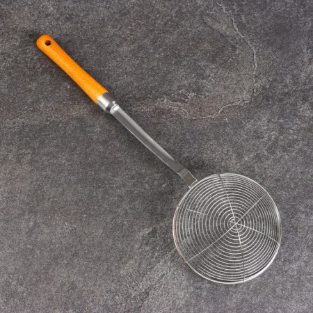 A colander-sytoos with a wooden handle 41cm, diameter 13cm, depth 3.5cm-2