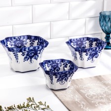 A set of salad bowls 
