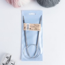 The knitting needles are circular, for knitting, with a metal fishing line, D = 5 mm, 60 cm