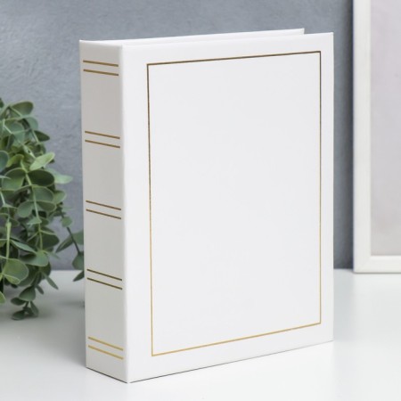 Photo album in 100 photos 15x21 cm. "White classic"
