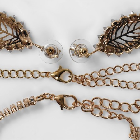 Set 4 objects: earrings, necklaces, bracelet, ring "leaf fall", white color in gold-1