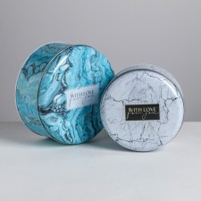 A set of gift tin boxes 