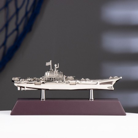 Souvenir ship on the aircraft carrier settings 21cm-4