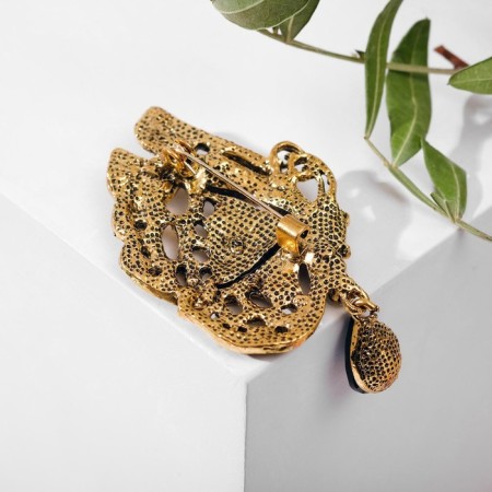 Brooch "Butterfly" vintage, brown color in black gold-2