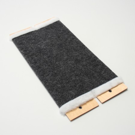 Clawing Clair, carpet with fur, 55 x 25 cm-1