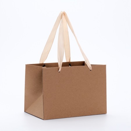 Gift package with a wide bottom of 20 × 14 × 13.2 cm, craft