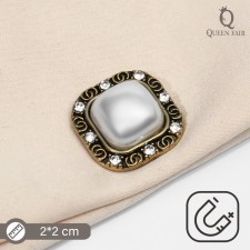 Magnet for a scarf 