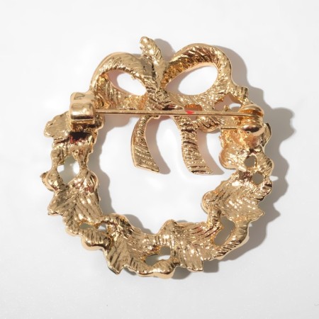 Brooch "Festive wreath", red-green color in gold-2