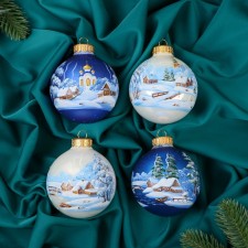 A set of 4 Christmas balls of 80 mm 
