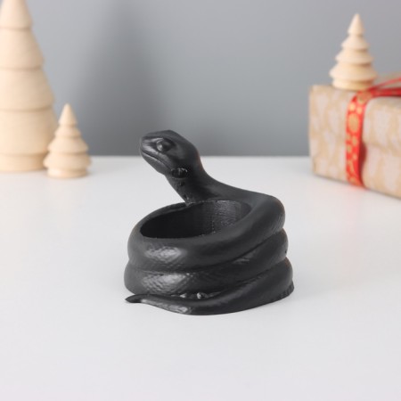 Sninker "Snake" Twist 8*10*6 cm black with scuffs-3