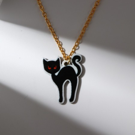 The pendant on the chain is “terribly beautiful” 9 x 12.4 cm-1