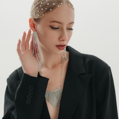 The necklace "waterfall" is a triangle, white color in silver, 35 cm-3
