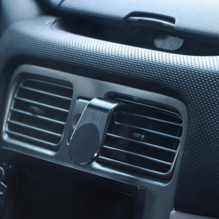 Phone holder to the deflector, magnetic