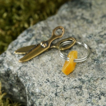 Talisman keyhole "Scissors", natural amber-1