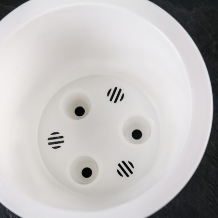 A pot with a liner d = 15, h = 13 "City", white color-3
