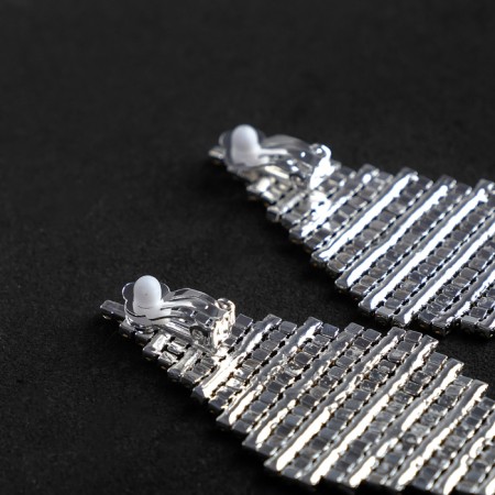 Clips "Party" Triangle, white color in silver-1