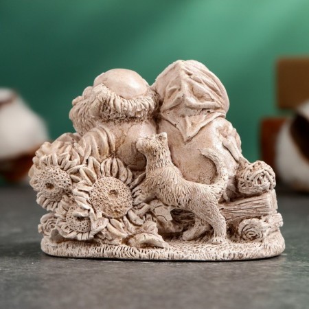 Figure "On the Flood" ivory, 7x6x8cm-2