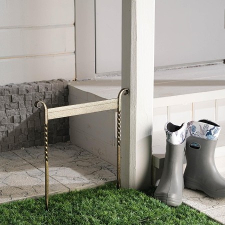 Disractuman for cleaning shoes, 42.5 × 39.5 cm, twisted, bronze-10