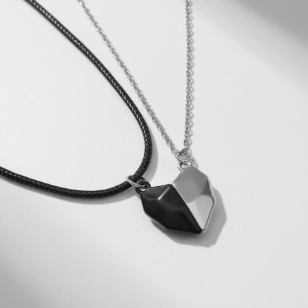 Kulons "Uzolnutini" on the magnet, halves of the heart, black-silver color, 48 cm