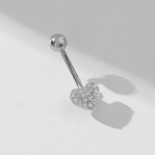 Piercing in the navel 