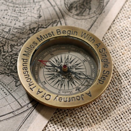 Damali brass compass 6.7x6.7x1.3 cm
