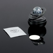 Assessoir on a panel with a flavor, gravitational rings, rotates from the sun, planet, black