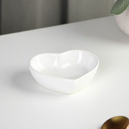 Ceramic shares “Heart”, 50 ml, 8 × 7.3 cm, white color
