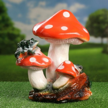 Garden figure "Three fly agaric with a frog" 26x19x30cm