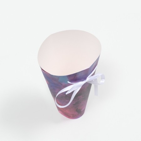 Box for flowers round on the ribbons of a violet 24 × 28 cm-1