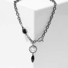 The pend of esoterica pex is small, the color is black and white in gray metal, 45 cm