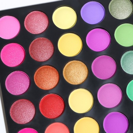 A set of decorative cosmetics (shadows for the eyelids, blush, lip gloss, correctors)-4