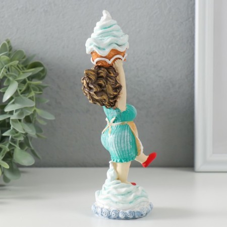 Polystone souvenir "Pun the little gun carries a cupcake" 8x5x18 cm-2