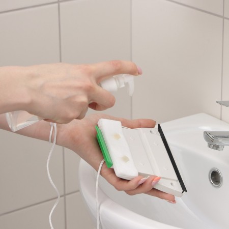 Magnetic brush for washing windows on both sides of the shade, rectangular, with a stog and a scraper, on glass 18-30 mm-3