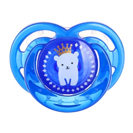 Nipple is an orthodaken “Bear” dummy with a cap, +6 months, blue-1