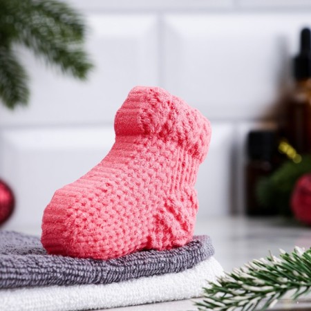 The bathtub "New Year's sock" with the aroma of strawberries, red, 110 gr.