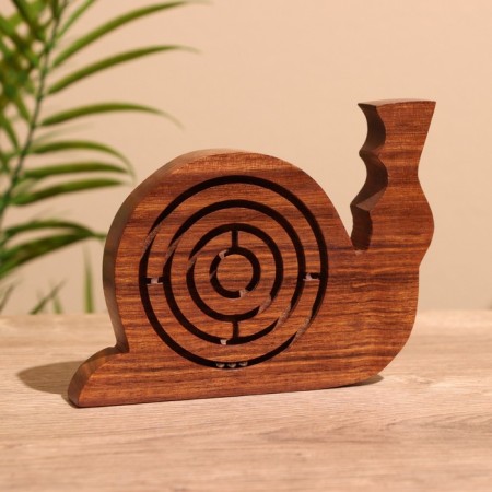 Puzzle-labyrinth "Snail" 14x11 cm, tree shisham