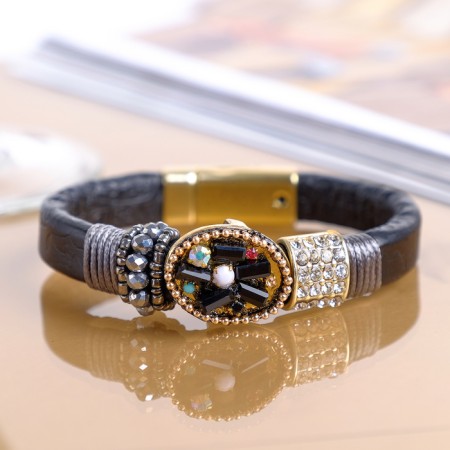 Bracelet Skin "luxury" oval in beads, black color in gold, l = 21 cm