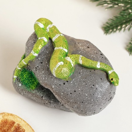 Figure "Snake on Stone" Color, 8x11.5cm
