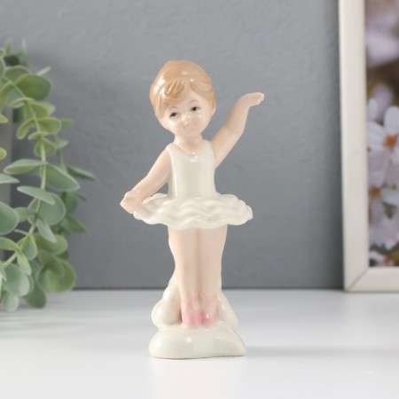 Souvenir ceramics "Little ballerina in a white pack" 6x5x13 cm