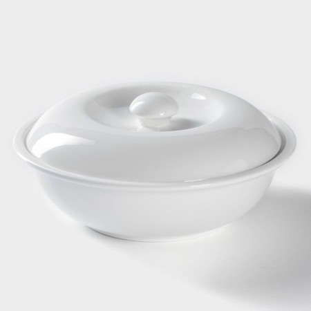A bowl with a lid, 1.4 l, d = 23.5 cm