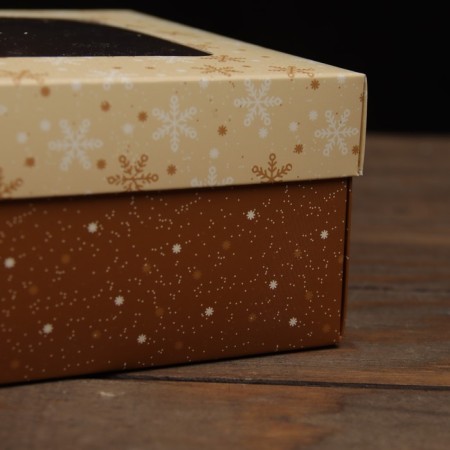 The box is folding, the lid is, with the “New Year's Snowflake” window 24 x 17 x 8 cm-2